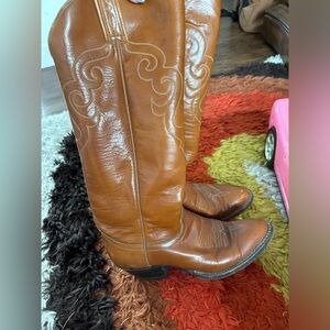 Genuine leather cowboy boots size 6 (tan)